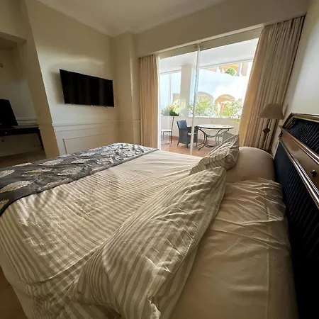 Apartment In Gvadalpin 5 Stars Hotel, With Big Terrace Marbella