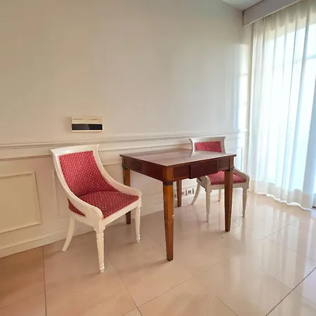 In Gvadalpin 5 Stars Hotel, With Big Terrace 公寓 马尔韦利亚