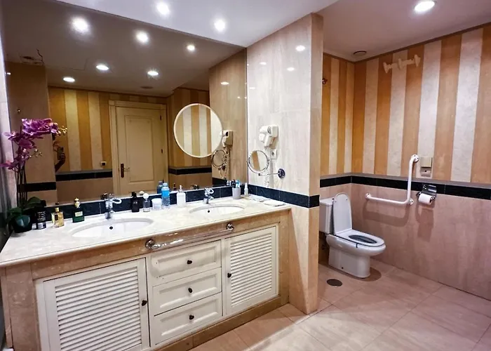 In Gvadalpin 5 Stars Hotel, With Big Terrace Apartament Marbella